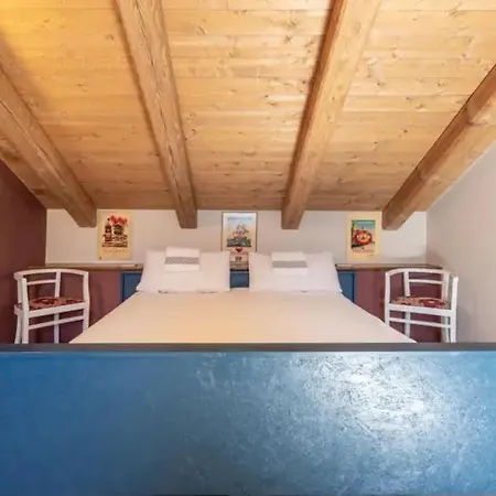 Helix 1912 לינה וארוחת בוקר 4*