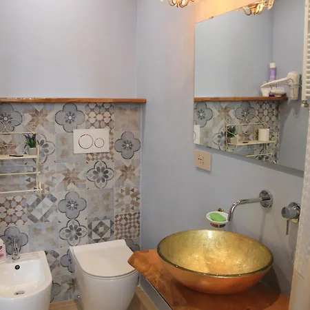 לינה וארוחת בוקר Helix 1912 4*